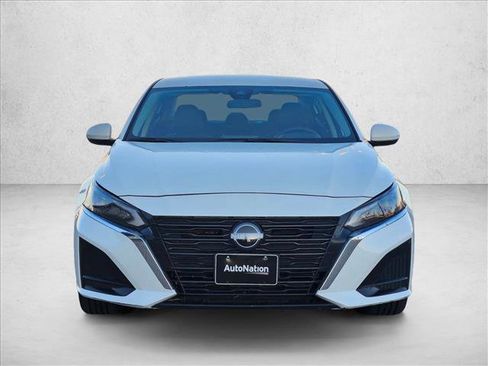 Used 2023 Nissan Altima 2.5 SV image 2