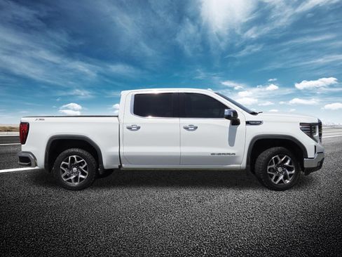 Used 2022 GMC Sierra 1500 SLT w/ X31 Off-Road Package AWD/4WD image 19
