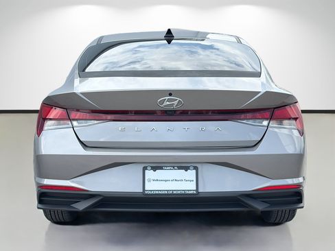 Used 2022 Hyundai Elantra SEL FWD image 4