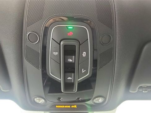 Used 2024 Audi Q5 e Prestige w/ Prestige Package image 60