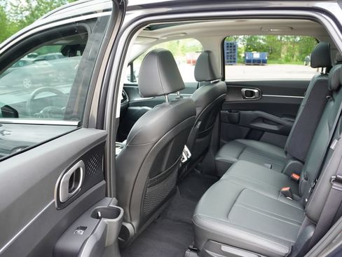 Certified 2024 Kia Sorento S w/ Panoramic Sunroof Package AWD/4WD image 16