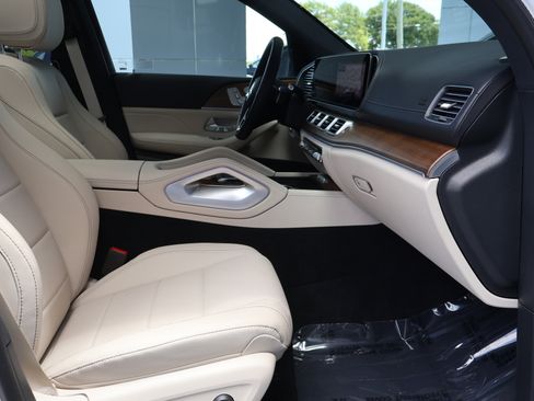 Used 2025 Mercedes-Benz GLS 450 4MATIC image 33