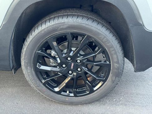 Used 2023 GMC Terrain SLT w/ Elevation Edition image 10