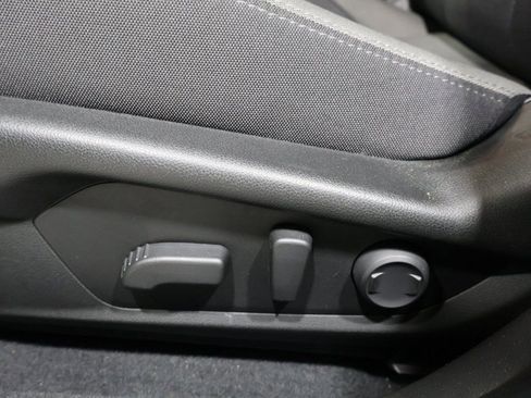 Used 2025 Subaru Crosstrek 2.0i Premium image 12