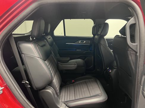 Used 2025 Ford Explorer ST-Line w/ Premium Package image 16