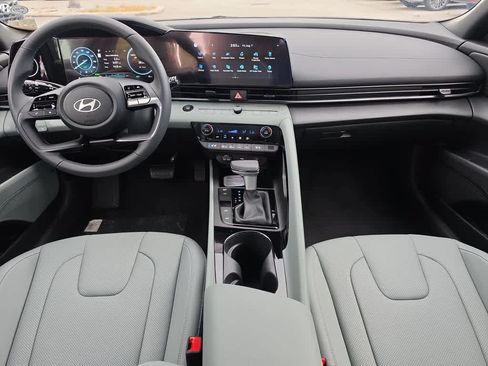 New 2026 Hyundai Elantra Limited FWD image 19
