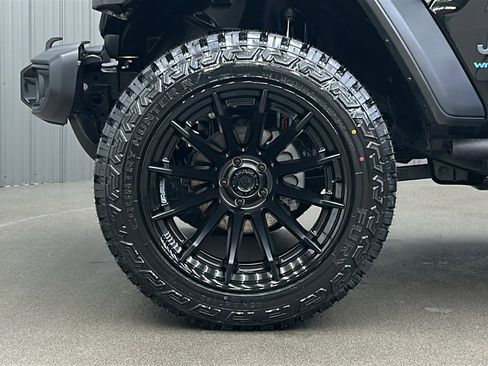 Used 2025 Jeep Wrangler Willys 4xe image 10