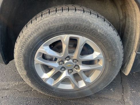 Used 2019 Chevrolet Traverse LT FWD image 24