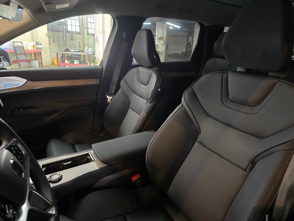Used 2025 Volvo EX90 Ultra AWD/4WD image 22