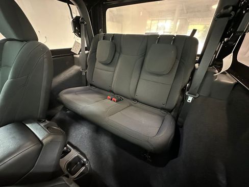 Used 2021 Jeep Wrangler Sport S image 15