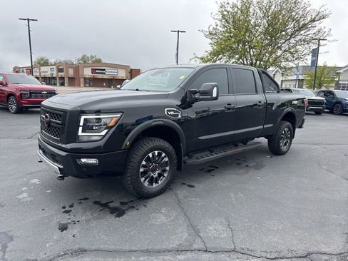 Used 2023 Nissan Titan PRO-4X w/ Pro-4x Convenience Package AWD/4WD image 3