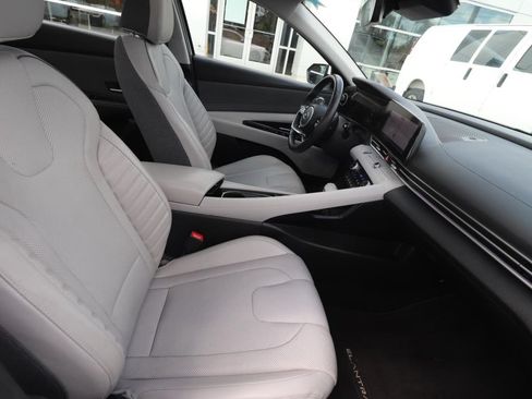 Used 2022 Hyundai Elantra Limited w/ Cargo Package FWD image 14