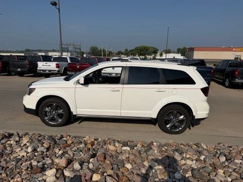 Used 2017 Dodge Journey Crossroad w/ Rear Seat Video Group I AWD/4WD image 4