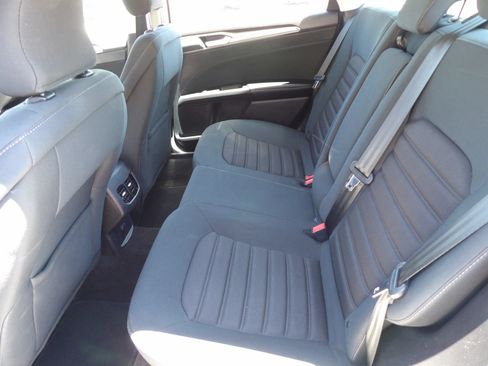 Used 2019 Ford Fusion SE FWD image 12