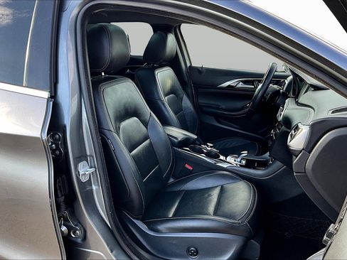 Used 2017 INFINITI QX30 Premium w/ Navigation Package image 7