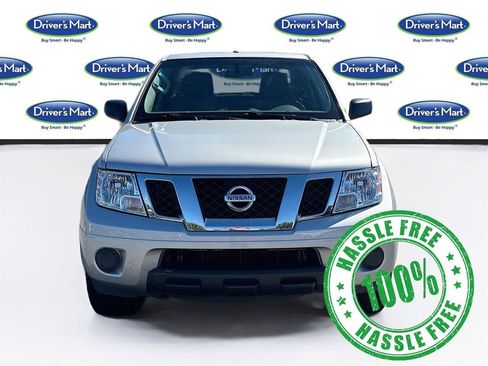Used 2017 Nissan Frontier SV image 2
