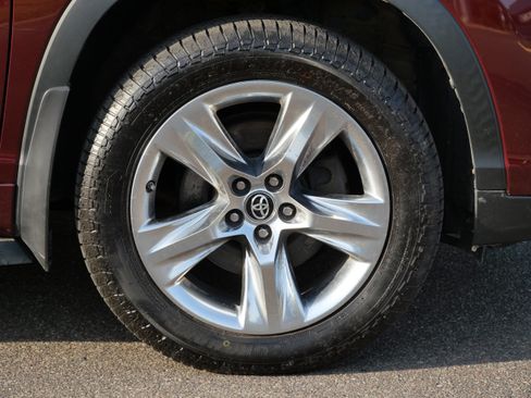 Certified 2017 Toyota Highlander Limited AWD/4WD image 9