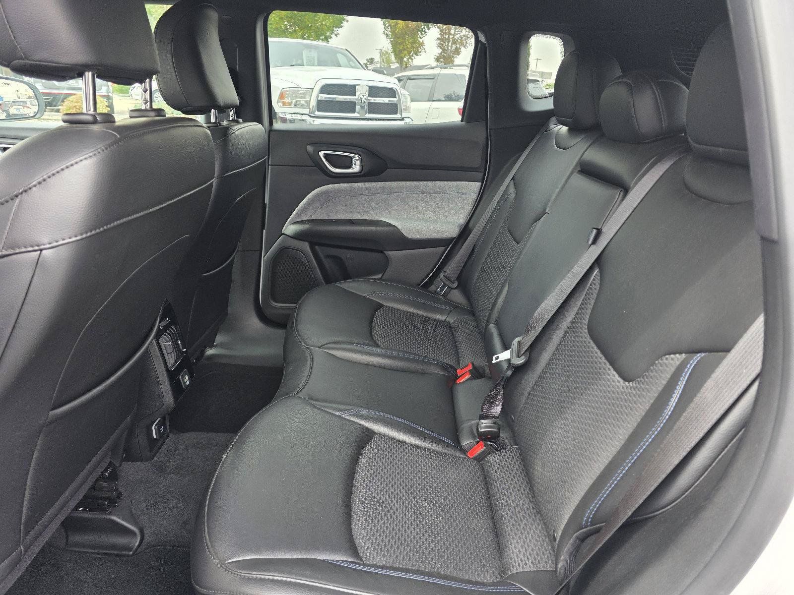 Used 2023 Jeep Compass Latitude AWD/4WD image 11