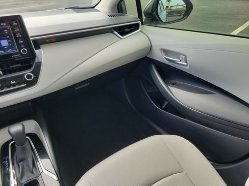 Used 2021 Toyota Corolla LE FWD image 17