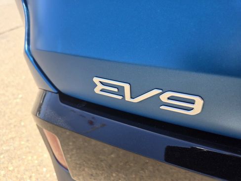 Used 2024 Kia EV9 GT-Line AWD/4WD image 9