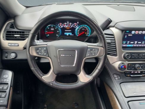 Used 2018 GMC Yukon Denali image 24