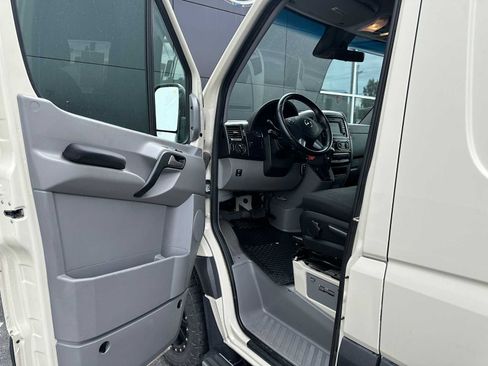 Used 2018 Mercedes-Benz Sprinter 2500 image 24