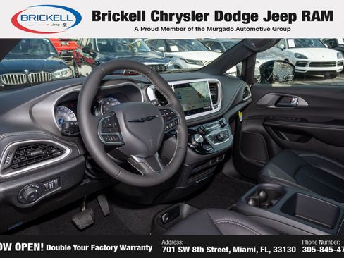 New 2026 Chrysler Pacifica Select image 16