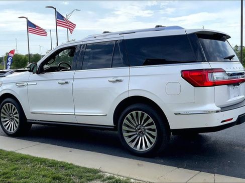 Used 2018 Lincoln Navigator Reserve AWD/4WD image 2