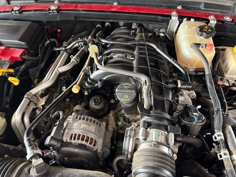 Used 2023 Jeep Gladiator Sport image 30