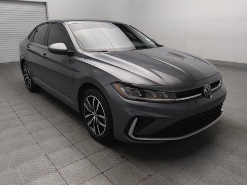Used 2025 Volkswagen Jetta SE FWD image 13