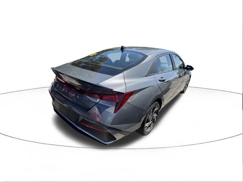 Used 2025 Hyundai Elantra Sport FWD image 2