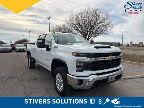 Used 2025 Chevrolet Silverado 2500 LT image 3