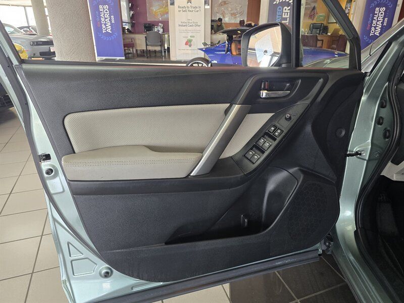 Used 2017 Subaru Forester 2.5i Limited AWD/4WD image 7