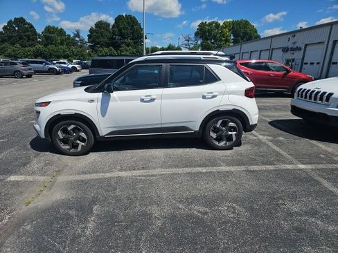 Certified 2023 Hyundai Venue Limited FWD image 4