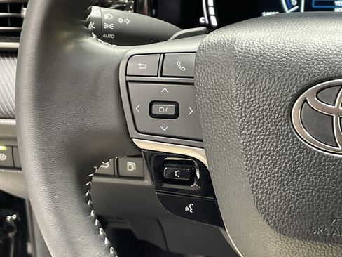 Used 2025 Toyota Camry SE image 26