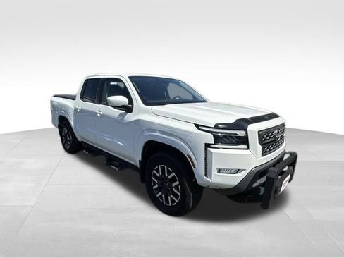 Used 2024 Nissan Frontier SL w/ Technology Package AWD/4WD image 9