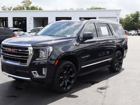 Certified 2023 GMC Yukon SLT w/ SLT Premium Package AWD/4WD image 5