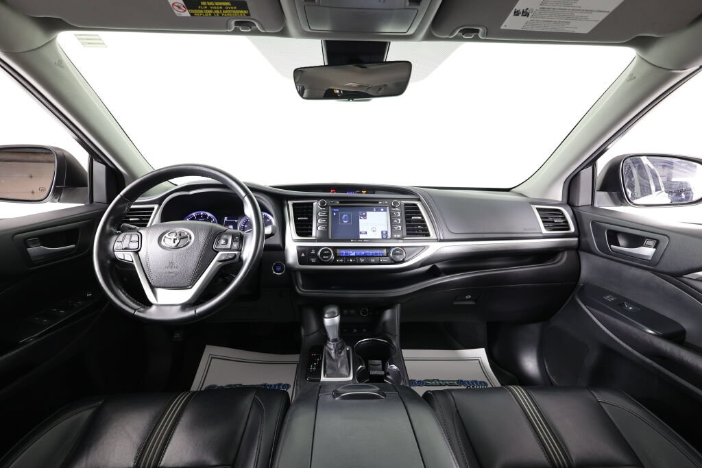 Used 2017 Toyota Highlander SE AWD/4WD image 28