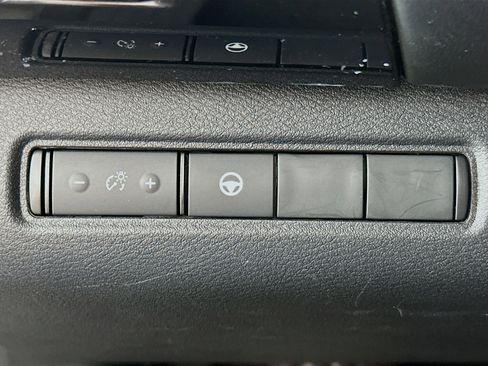 Used 2024 Nissan Pathfinder SV image 17