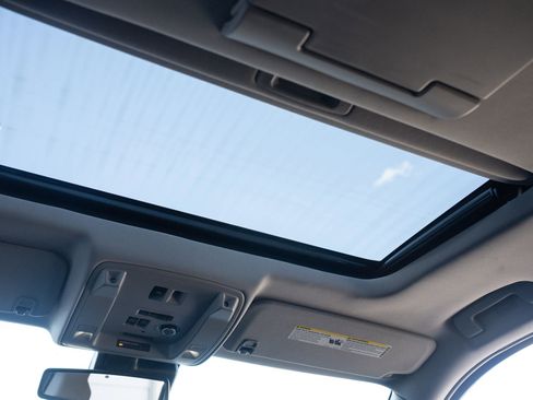 Used 2018 GMC Yukon Denali w/ Denali Ultimate Package image 27