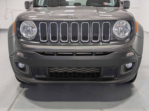 Used 2018 Jeep Renegade Latitude AWD/4WD image 2