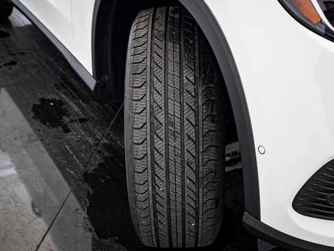 Certified 2025 Mercedes-Benz GLC 300 4MATIC image 39