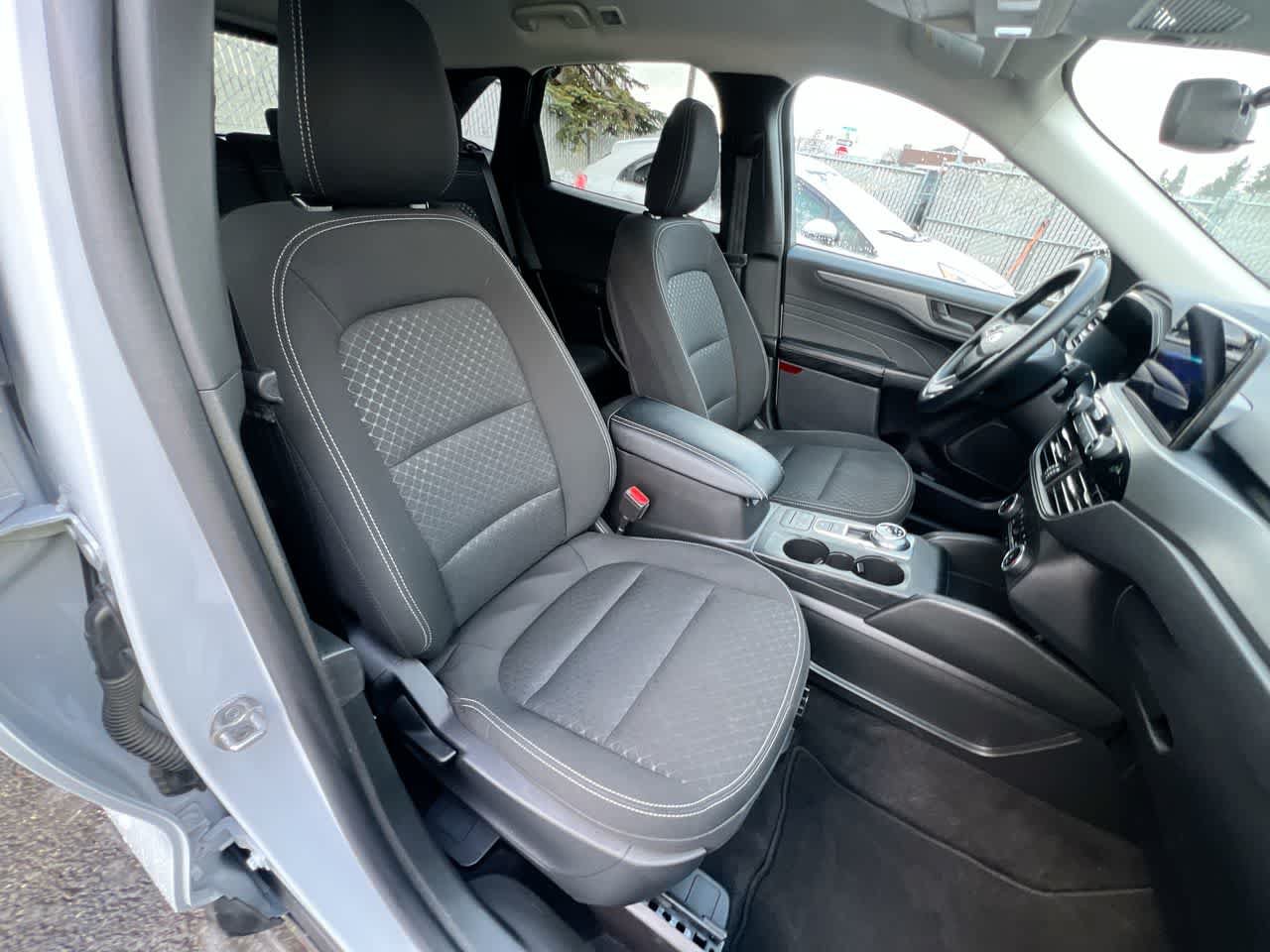 Used 2025 Ford Escape Active AWD/4WD image 28