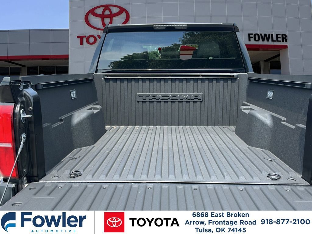 Certified 2025 Toyota Tacoma SR5 AWD/4WD image 21