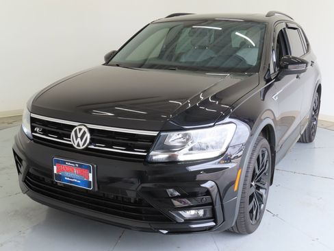 Used 2020 Volkswagen Tiguan SE R-Line image 9