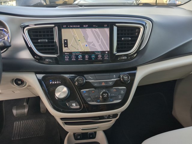 Used 2018 Chrysler Pacifica Touring Plus FWD image 12