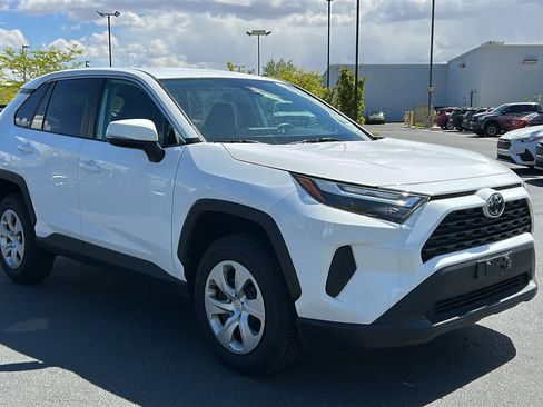 Used 2023 Toyota RAV4 LE AWD/4WD image 3