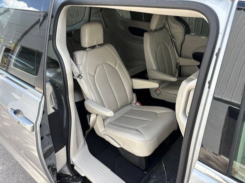 Used 2021 Chrysler Voyager Lxi FWD image 39