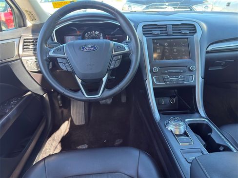 Used 2017 Ford Fusion SE w/ Equipment Group 201A image 22