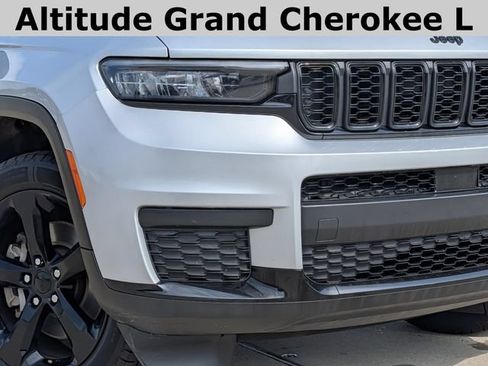 Used 2023 Jeep Grand Cherokee L Laredo AWD/4WD image 3